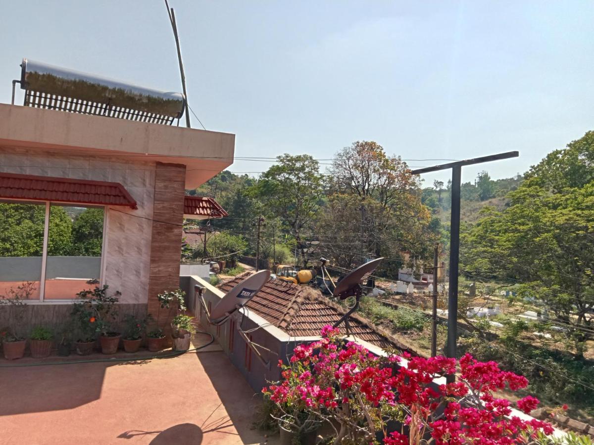 Krupa Homestay Madikeri Ngoại thất bức ảnh